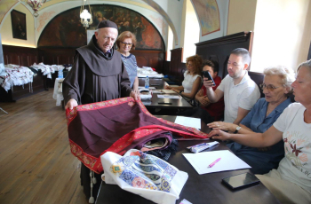 Seminar-radionica o oblačenju šokačkog ruha u Baču
