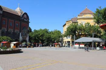 Od »nosila ti Drina sto mudžahedina« do gradskog trga