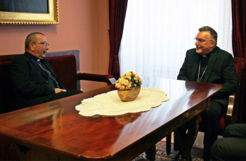 Biskup Večerin: Volio bih da Zagreb prati jednim okom što se događa u Vojvodini