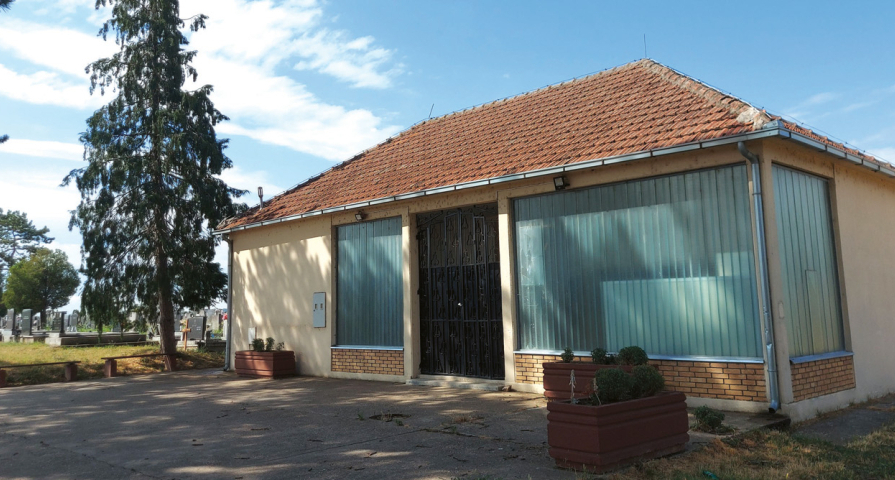 Kapela na katoličkom groblju u Šidu