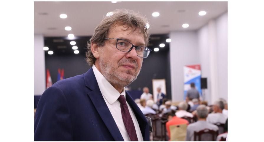 Tražimo model da osiguramo zastupnika