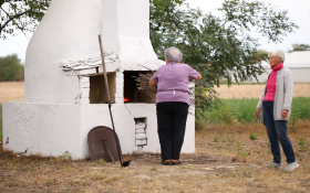  - (Predstavljen »Kuhar tradicijskih jela Hrvata  / )