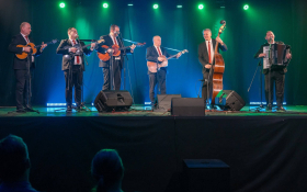  - (Humanitarni koncert »Petru na dar« / )