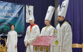  - (Susret vertepa i betlemaša u Novom Slankamenu / )