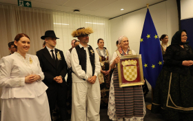  - (Predstavljanje u Bruxellesu / )