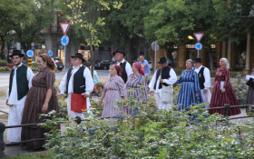Risarska pogodba i raskoš folklora uoči sredi