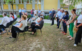  - (Krune Ane Milodanović na izložbi »S Božjom po / )