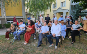  - (Krune Ane Milodanović na izložbi »S Božjom po / )