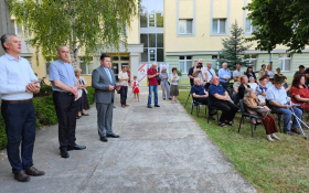 - (Krune Ane Milodanović na izložbi »S Božjom po / )