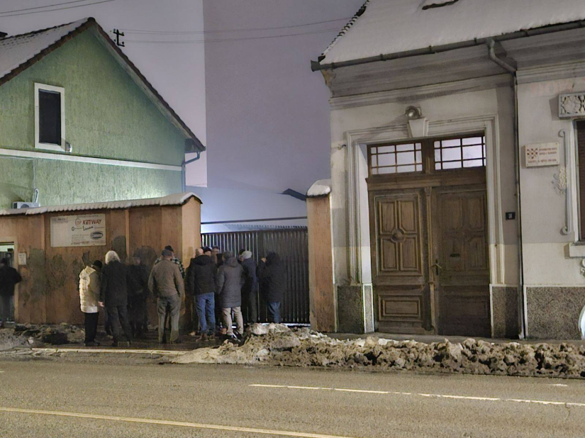 DSHV paraliziran: Članovi pred zaključanim vratima vlastite stranke