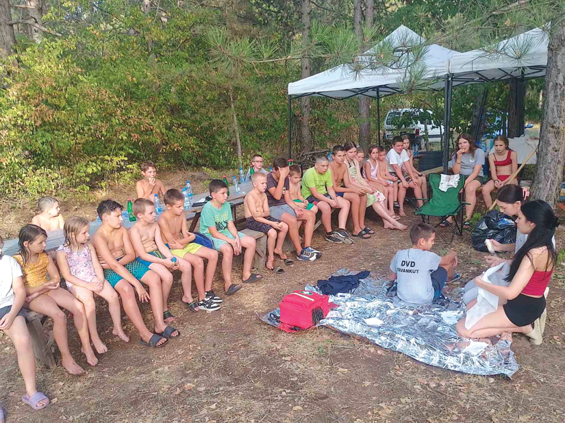 U šumi, bez ekrana, uz igru,  druženje i vatrogasne vještine