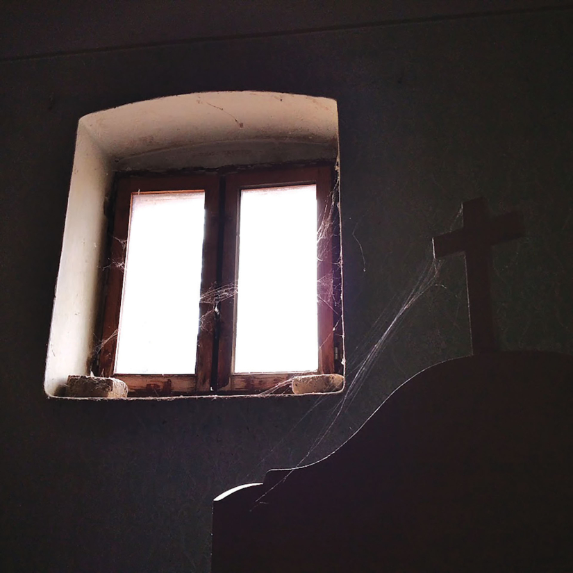 Paučina na oltaru u Kanalskoj 8