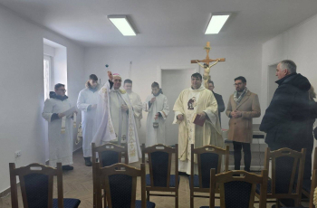 Biskup Fazekaš blagoslovio obnovljenu župnu kuću u Beregu