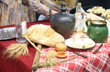 Dužijanca i slamarke iz Tavankuta na Međunarodnom sajmu turizma u Beogradu