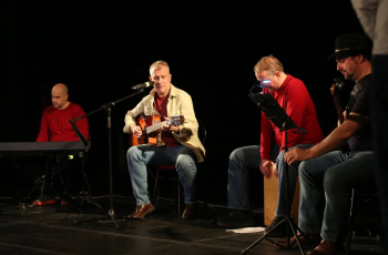 »Dugih lampa sjaj«: Uglazbljene pjesme Vjekoslava Majera